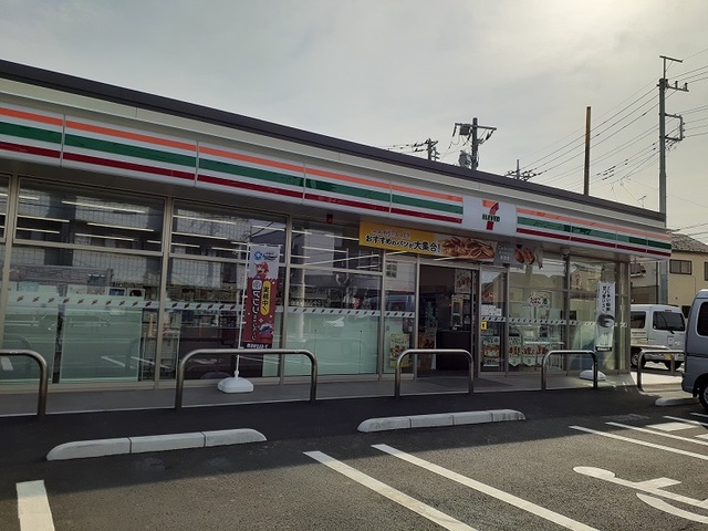 コンビニ　セブンイレブン草加八幡町店（コンビニ）まで158m