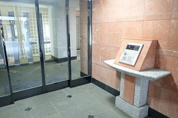 エントランス　オートロック完備