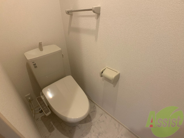 トイレ　トイレとお風呂が別なので清潔に使えて嬉しいですね。