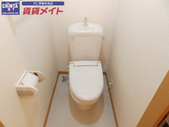 トイレ　同型反転タイプ参考写真