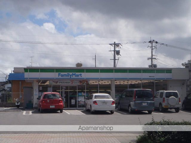 コンビニ　ファミリーマート紫原中央店（コンビニ）まで120m