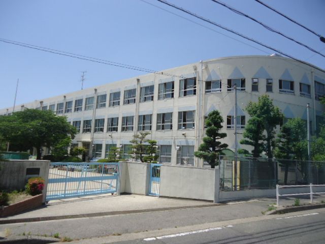 小学校　名古屋市立猪子石小学校（小学校）まで322m