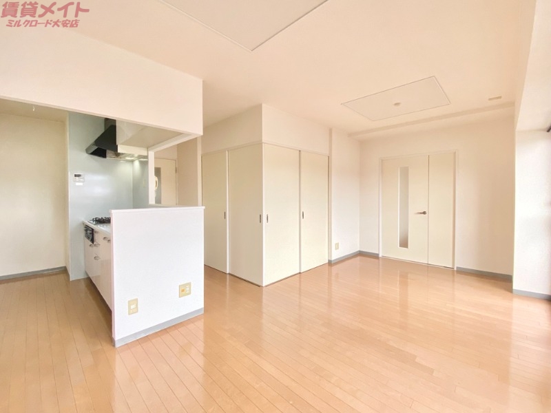 居室・リビング　同物件別部屋の写真