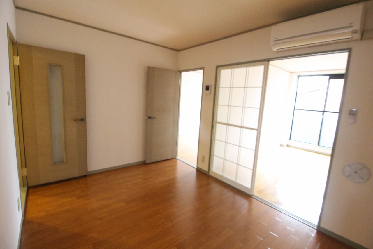 居室・リビング　別の部屋の写真です