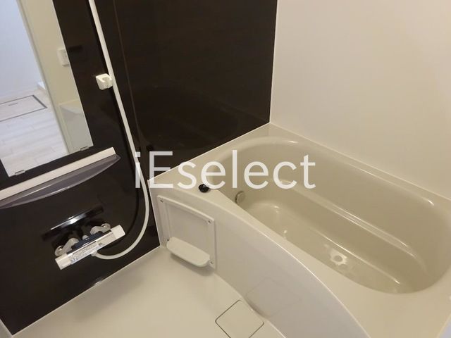 バス・シャワールーム　浴室乾燥機付きバスルームです