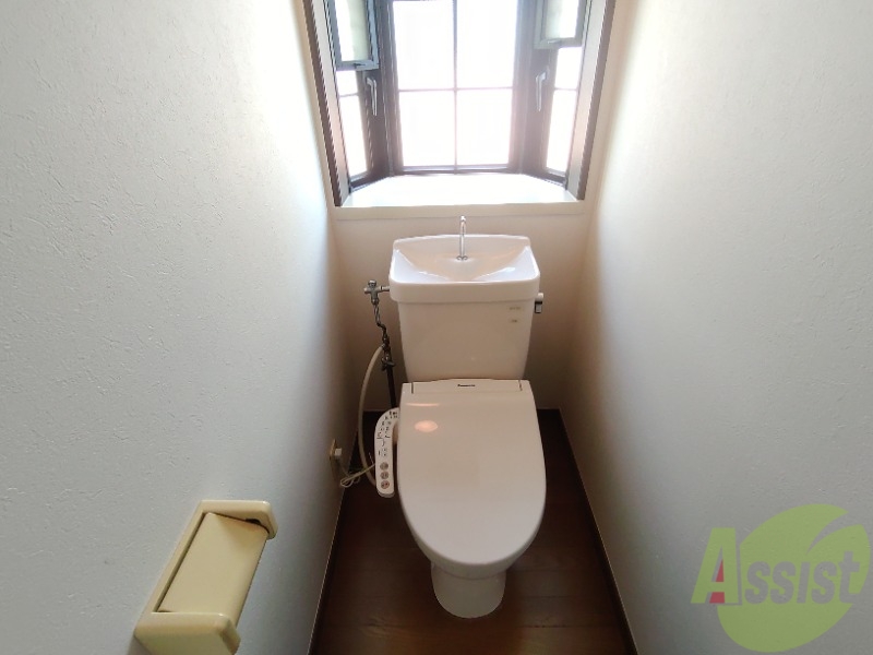 トイレ　トイレとお風呂が別なので清潔に使えて嬉しいですね。