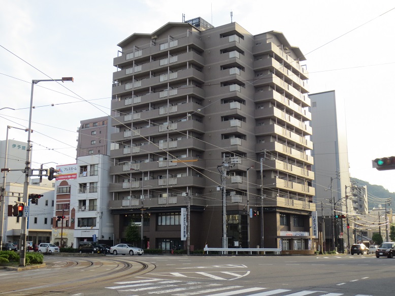 建物外観　大学や街中などアクセス便利な場所にある単身者向け物件!