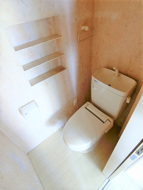 トイレ　写真は同建物の別部屋を参考に掲載しております。