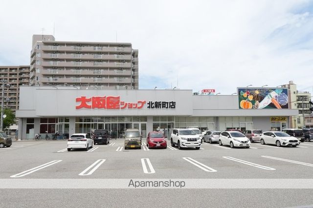 コンビニ　ファミリーマート（コンビニ）まで722m