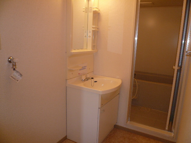洗面設備　違うお部屋の写真です。ご参考下さい。