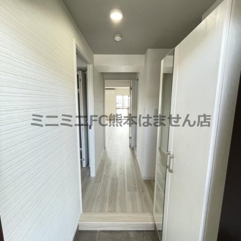 玄関　別号室の        部屋の写真です。現況優先