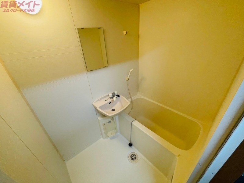 バス・シャワールーム　同物件別部屋の写真