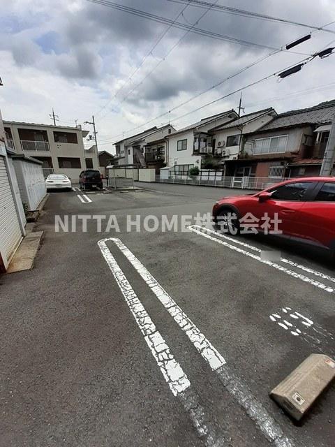 駐車場　敷地内に駐車場も完備◎