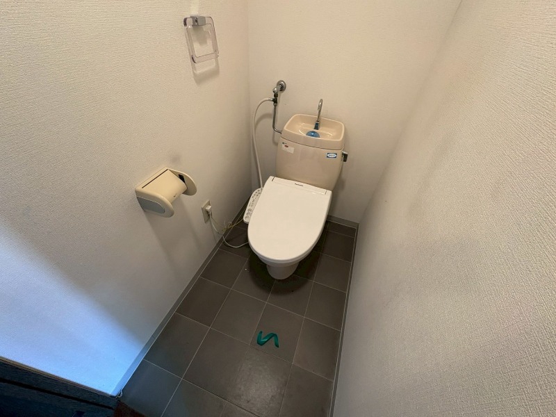 トイレ　こちらはトイレです。清潔感があり、安心して使用できます。