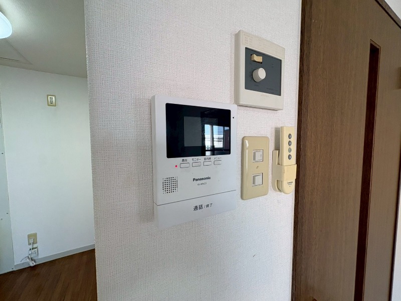 その他設備　ＴＶモニター付インターホンです。来客者の顔が見えるので安心！
