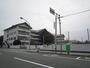小学校　伊勢市立厚生小学校（小学校）まで896m