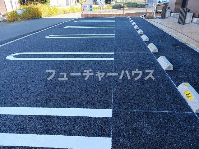 駐車場　駐車場に車を止められます