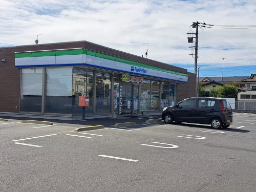 コンビニ　ファミリーマート ひたちなか足崎店（コンビニ）まで570m