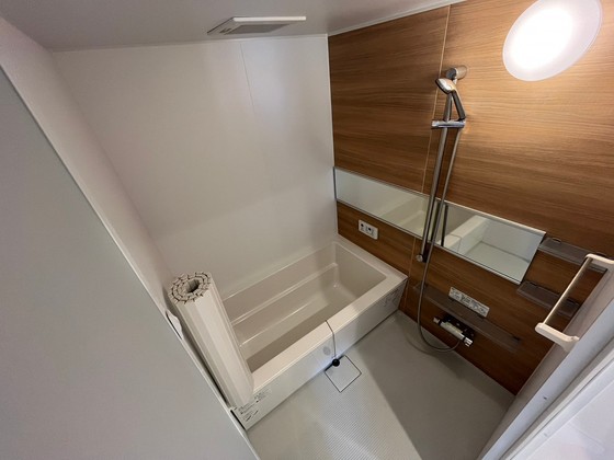 バス・シャワールーム　※別部屋の写真です