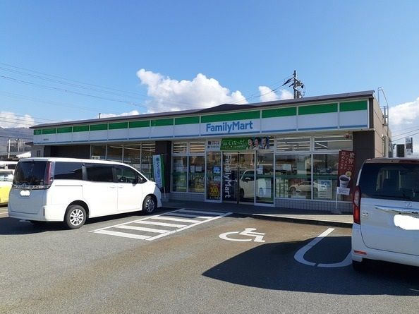コンビニ　ファミリーマート（コンビニ）まで23m