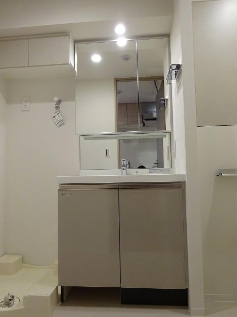 洗面設備　別部屋参考写真です