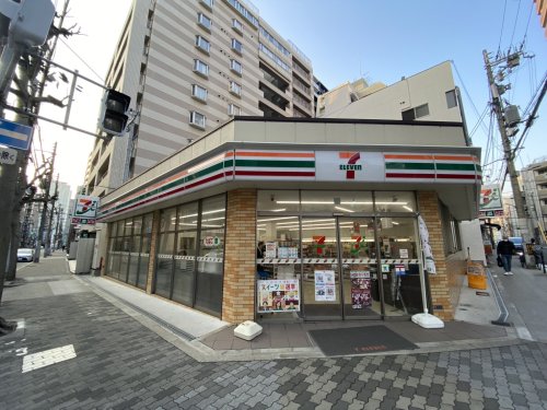コンビニ　セブン-イレブン 大阪大手通１丁目店（コンビニ）まで56m