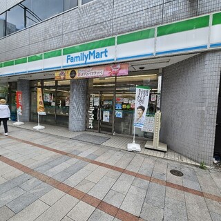 コンビニ　ファミリーマート神田須田町一丁目店（コンビニ）まで58m