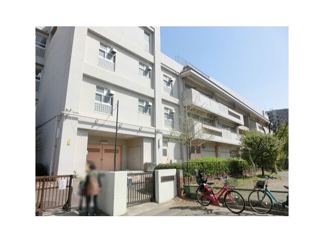 小学校　横浜市立森の台小学校（小学校）まで942m