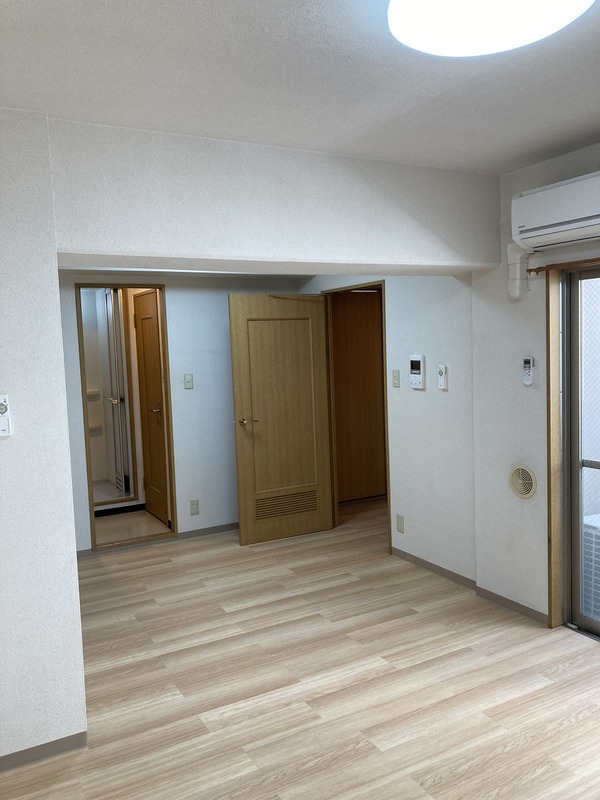 アルカサル御苑の居間写真