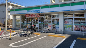 コンビニ　ファミリーマート 関町北二丁目店（コンビニ）まで523m