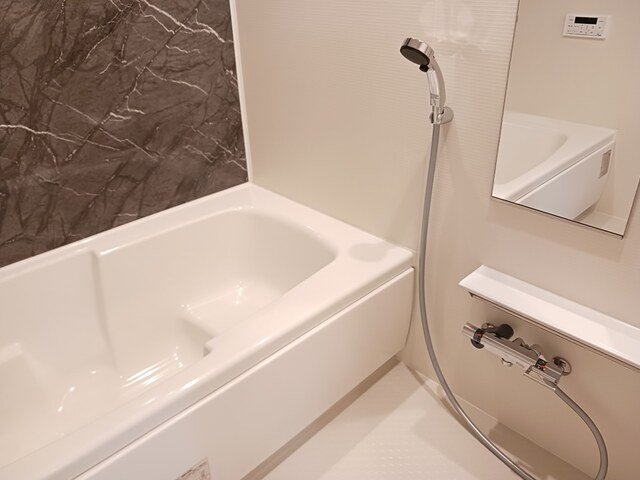 バス・シャワールーム　コンパクトで使いやすいお風呂です
