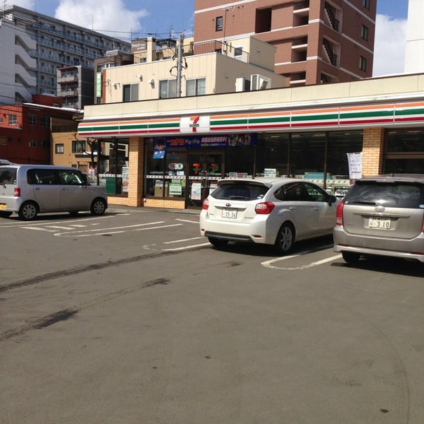コンビニ　セブンイレブン札幌北17条店（コンビニ）まで307m