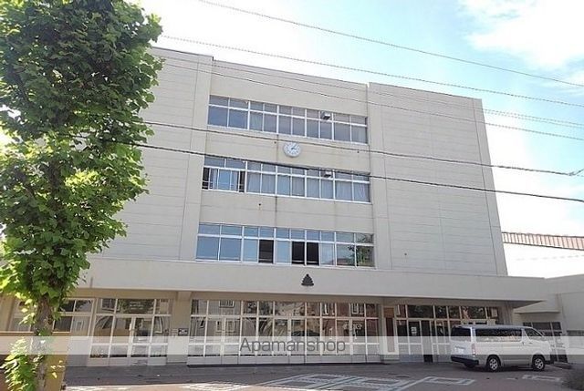 中学校　日章中学校（中学校）まで900m