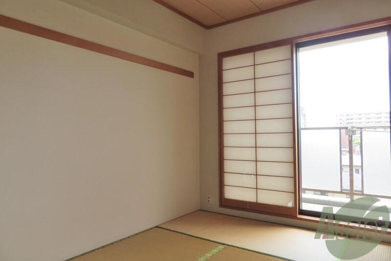 その他部屋・スペース　和室も南向きで日が入ります。寝室にも良さそうです。