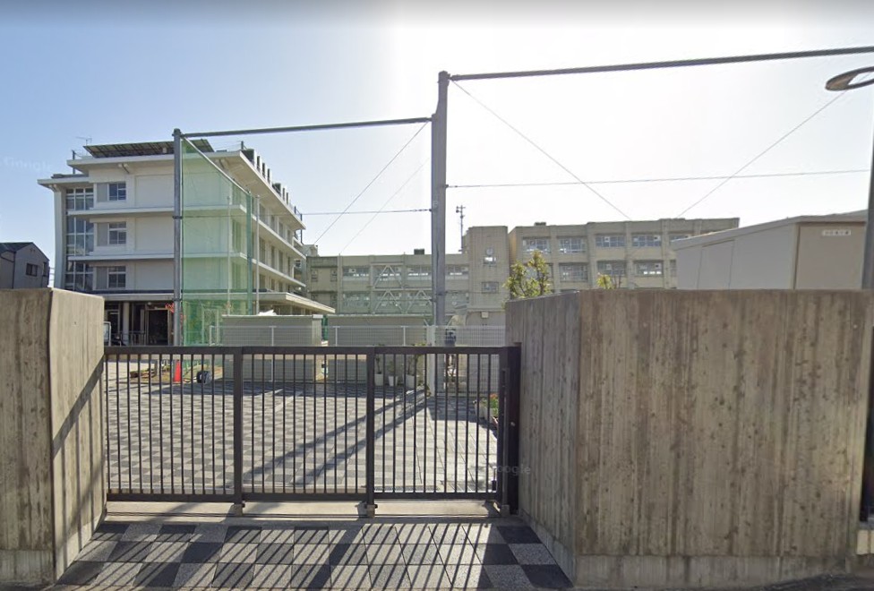 中学校　東大阪市立小阪中学校（中学校）まで1037m