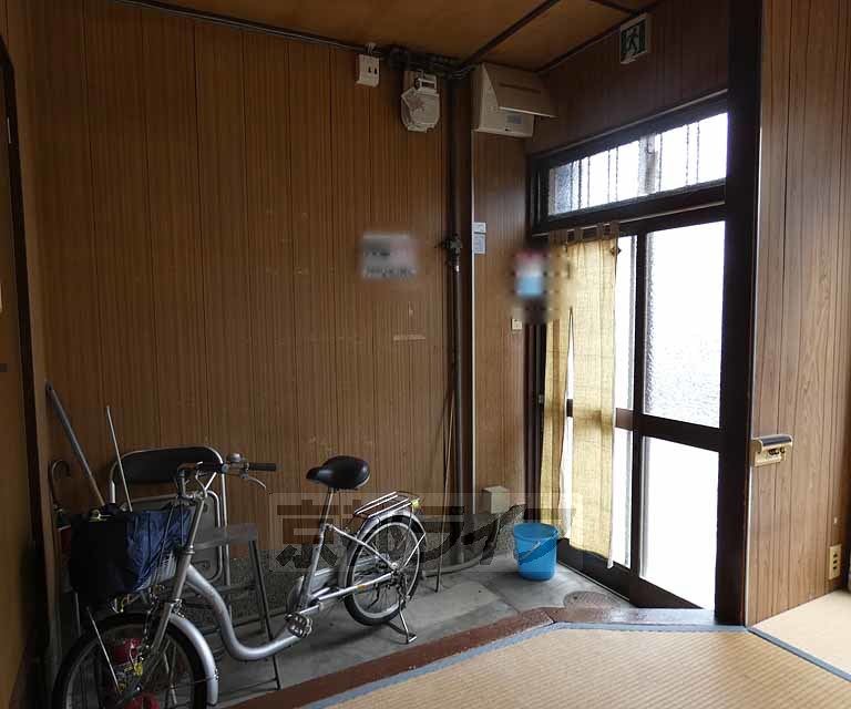 上京区挽木町貸家の玄関写真