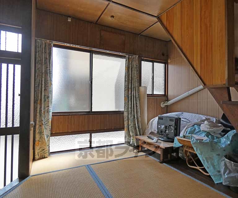 上京区挽木町貸家の居間写真