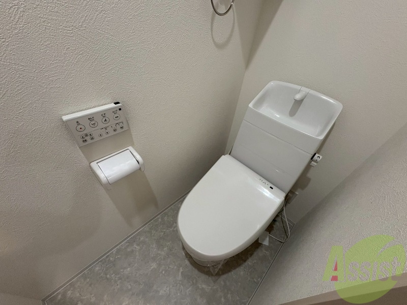 トイレ　こちらはトイレになります。ウォシュレット機能付です。