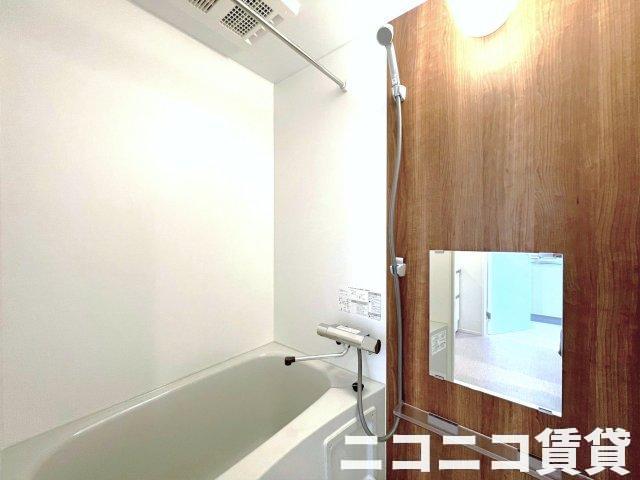 バス・シャワールーム　浴室乾燥機つきで洗濯物も干せます。※モデルルーム