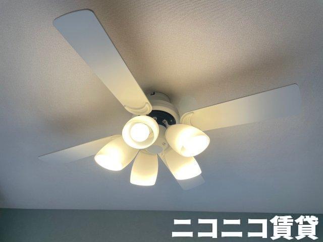 その他設備　回転式のファンで空気循環出来る照明付き　※モデルルーム