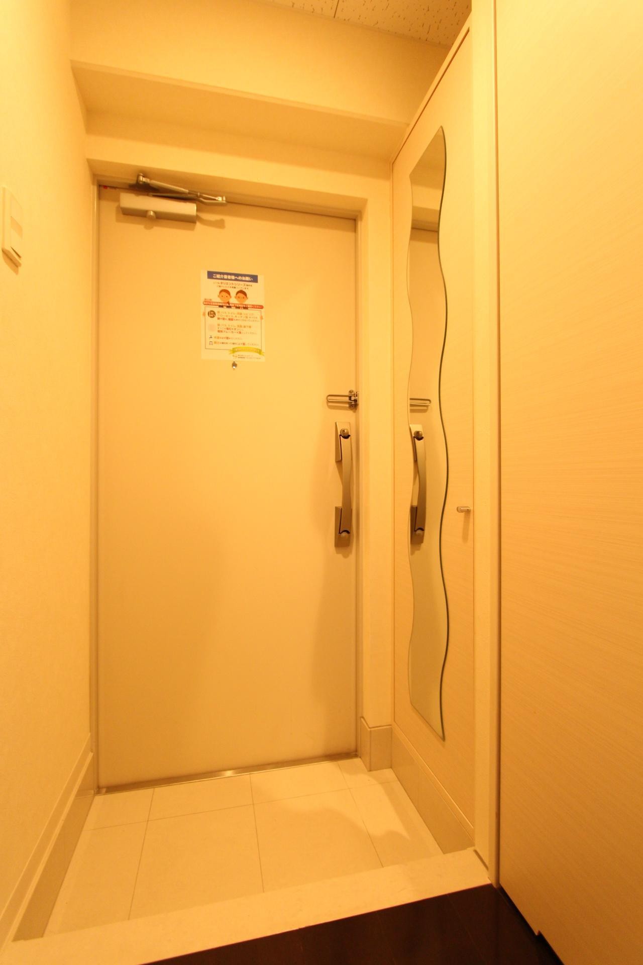 玄関　同タイプの別部屋写真です。現況優先となります。