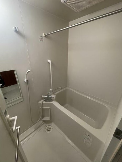 バス・シャワールーム　別のお部屋（類似タイプ）の参考写真となります。