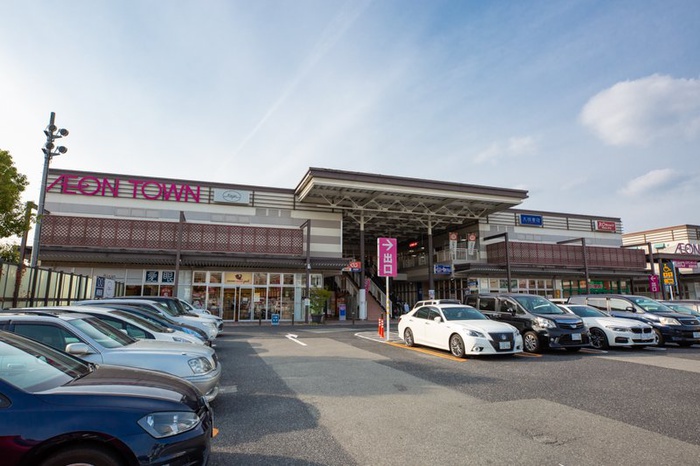 ショッピングセンター　イオンタウン豊中緑丘店（ショッピングセンター）まで283m