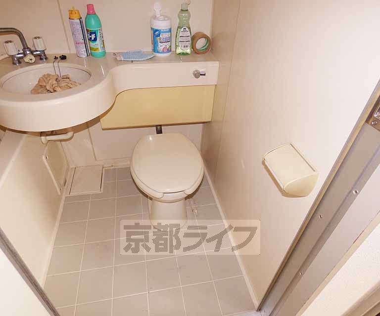 地下鉄烏丸線 竹田駅 徒歩10分 7階建 築37年のトイレ写真