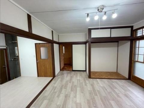 居室・リビング　室内