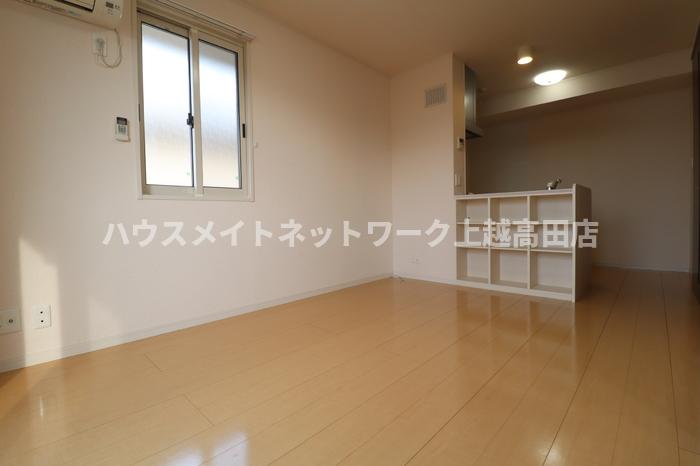 居室・リビング　LDK9.75帖（参考反転同型リュミエール B 201室内写