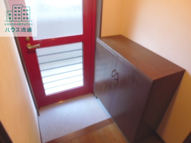 玄関　※別号室の写真です