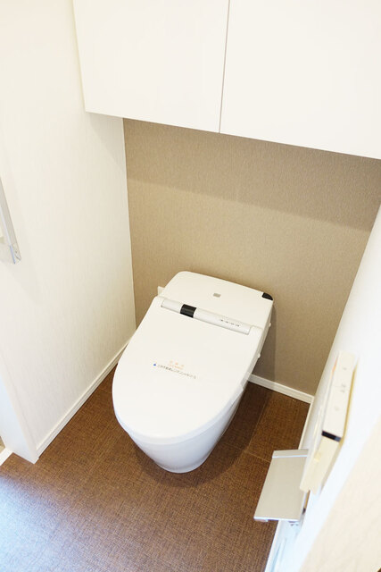 トイレ　※写真は同タイプ住戸です。