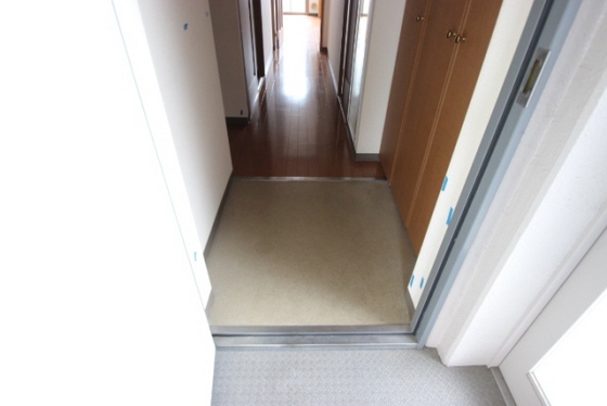 玄関　※別部屋の写真です