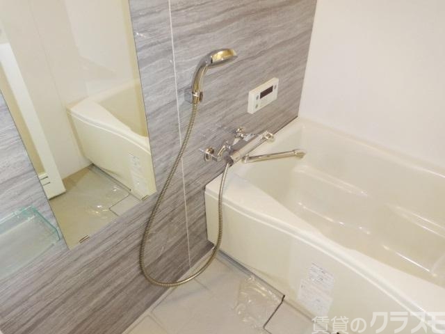 バス・シャワールーム　お風呂で一日の疲れをゆっくりおとりください。